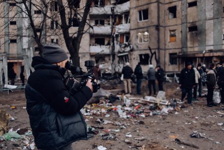 The Refugee Crisis’ Double Standards: Media Framing and the Proliferation of Positive and Negative Narratives During the Ukrainian and Syrian Crises