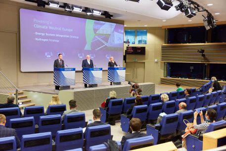 Towards Improved Green Hydrogen Communication Strategies in the Mediterranean: Bridging North-South Cooperation Dynamics